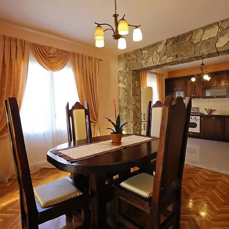 Roberto Apartment