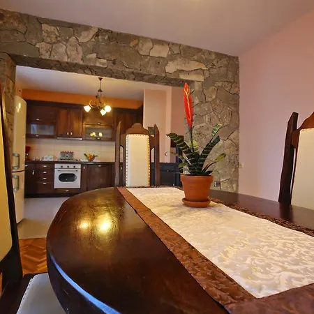 Roberto Apartment *
