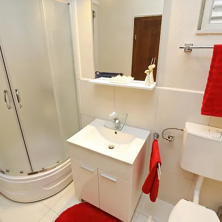 Roberto Apartment