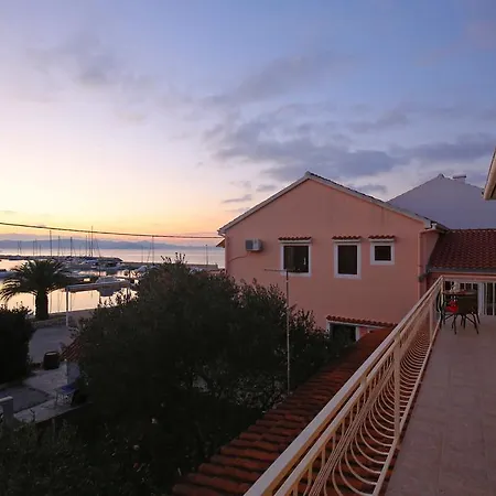 Roberto Apartment